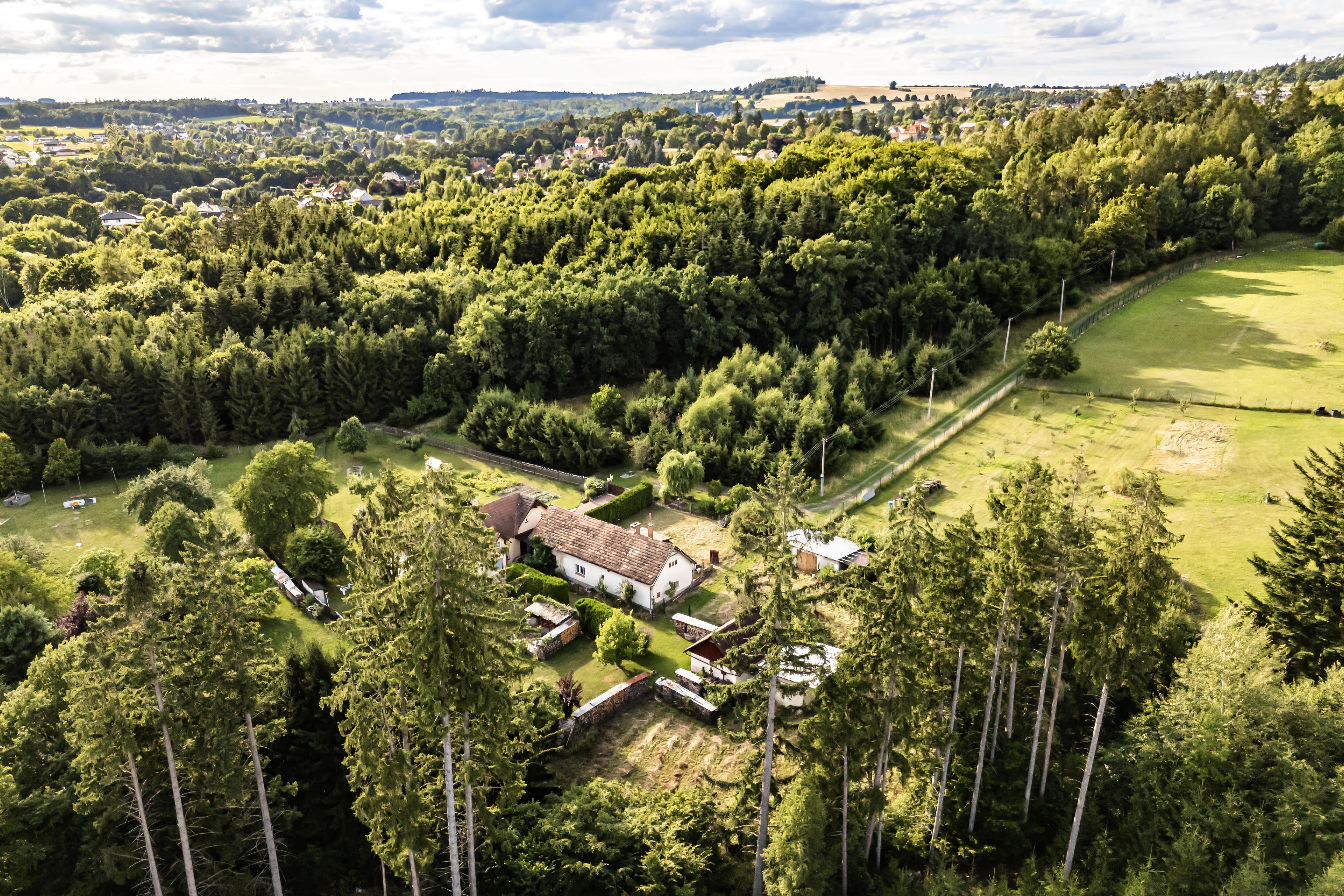 Unikátní pozemek 1 775 m², Velké Popovice